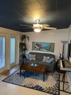 Smart TV, DVD player - Beautiful island home, large entrance to beach! Sun deck, ocean view, hot tub (St. Augustine)