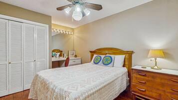 3 bedrooms, iron/ironing board, internet, bed sheets