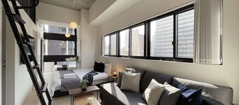 บี โรงแรม มือโหนก