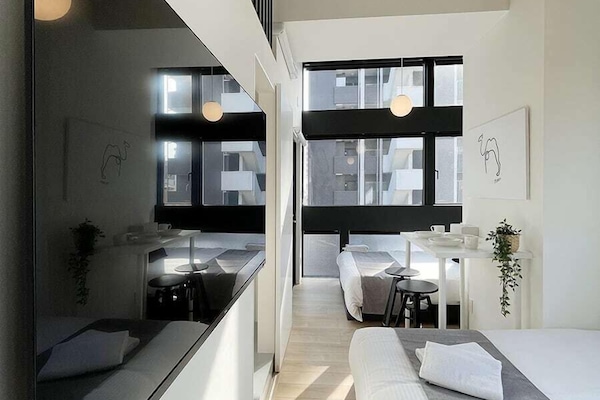 Deluxe-lejlighed - 1 soveværelse - ikke-ryger - byudsigt (bHotel Nekoyard 402) | 1 soveværelse, strygejern/strygebræt, baby-/barnesenge (tillægsgebyr)