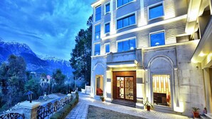 View from property - Justa Palampur Resort & Convention Centre (Palampur)