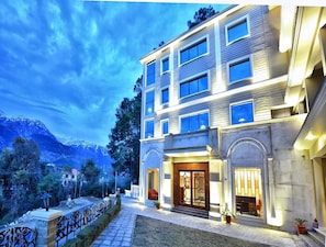 View from property - Justa Palampur Resort & Convention Centre (Palampur)