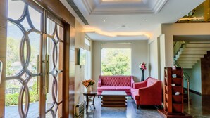 Lobby - Justa Palampur Resort & Convention Centre (Palampur)