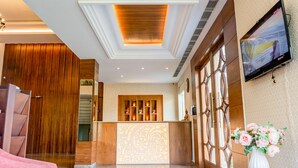 Lobby - Justa Palampur Resort & Convention Centre (Palampur)