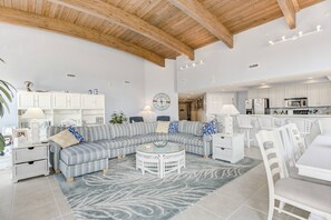 Fireplace, DVD player - Luxurious , Huge 4BR 5BA condo wraparound balcony wonderful views gourmet kitchen 3 parking spaces (Ocean City)