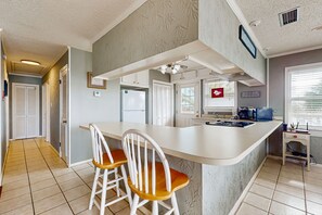 Fridge, microwave, oven, stovetop - Bay-Facing Island Gem w/ Free WiFi, AC, Full Kitchen, & Great Location - Dogs OK (Dauphin Island)