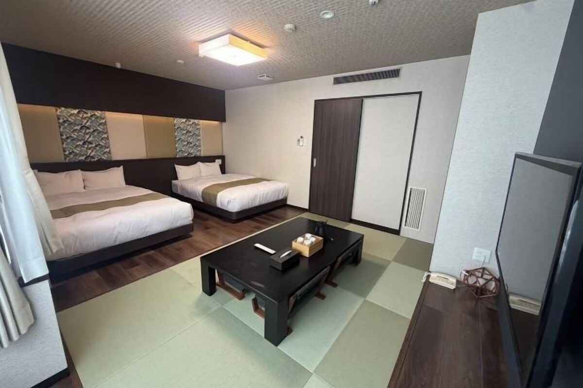 Japanese-Western Room Suite B