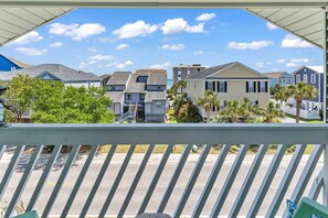 Property grounds - 3rd Floor Condo w/Ocean Views - Steps to the beach and Short Drive to Dining/Shops CR 301 (Surfside Beach)
