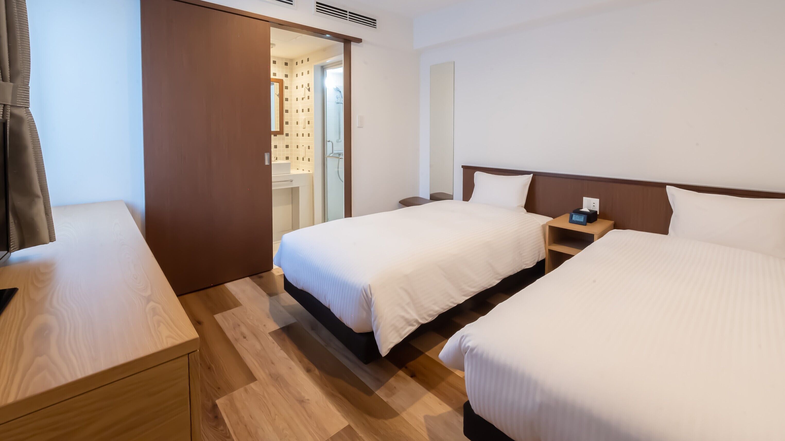 Down duvets, in-room safe, desk, blackout curtains