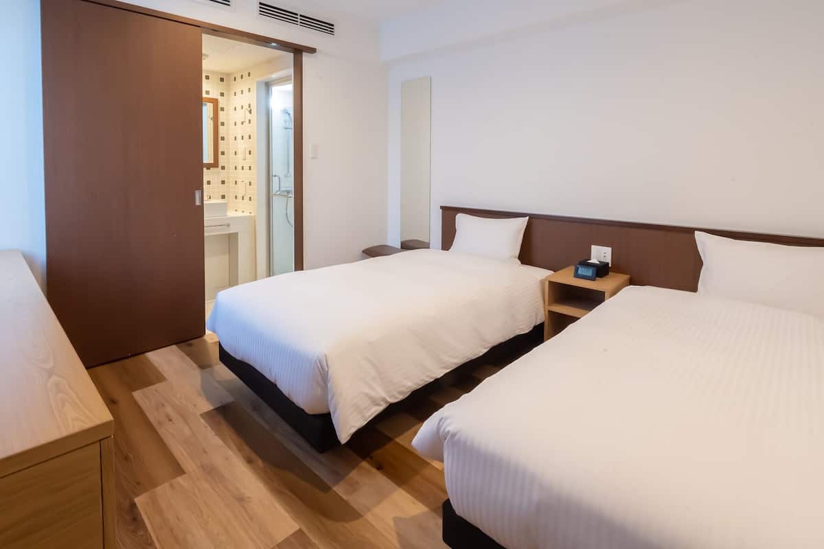 Down duvets, in-room safe, desk, blackout curtains