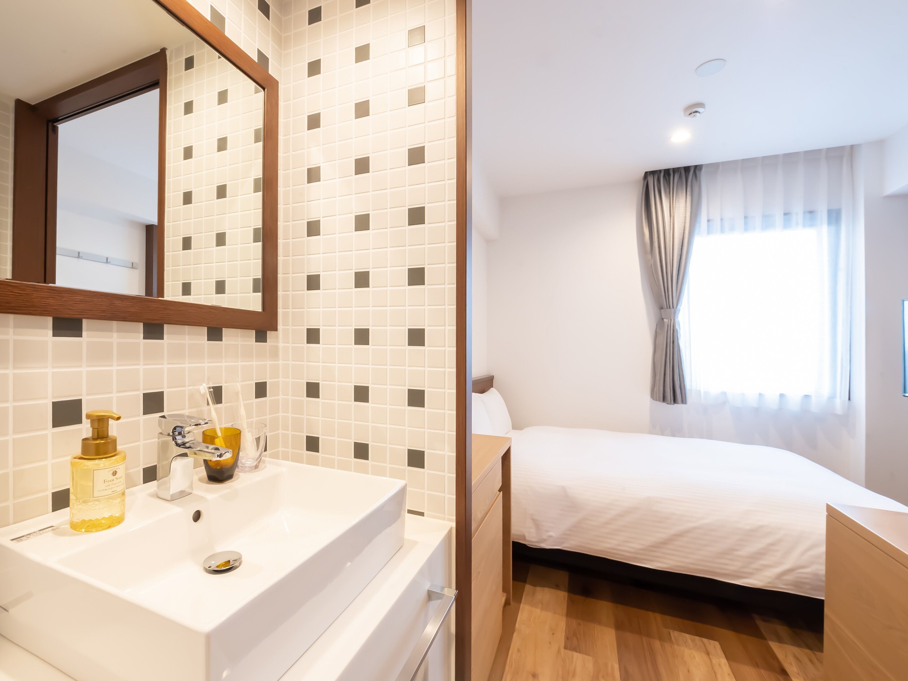 standard double room, non smoking | 1 bedroom, down duvets, in-room safe, desk