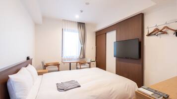 Phòng đôi Deluxe, không hút thuốc | Chăn bông, két bảo mật tại phòng, bàn, màn/rèm cản sáng