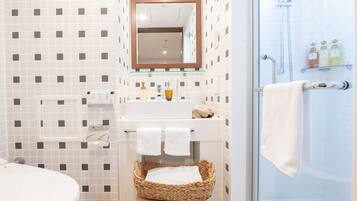 Moderate Double Room, Non Smoking | Bathroom | Free toiletries, hair dryer, slippers, electronic bidet