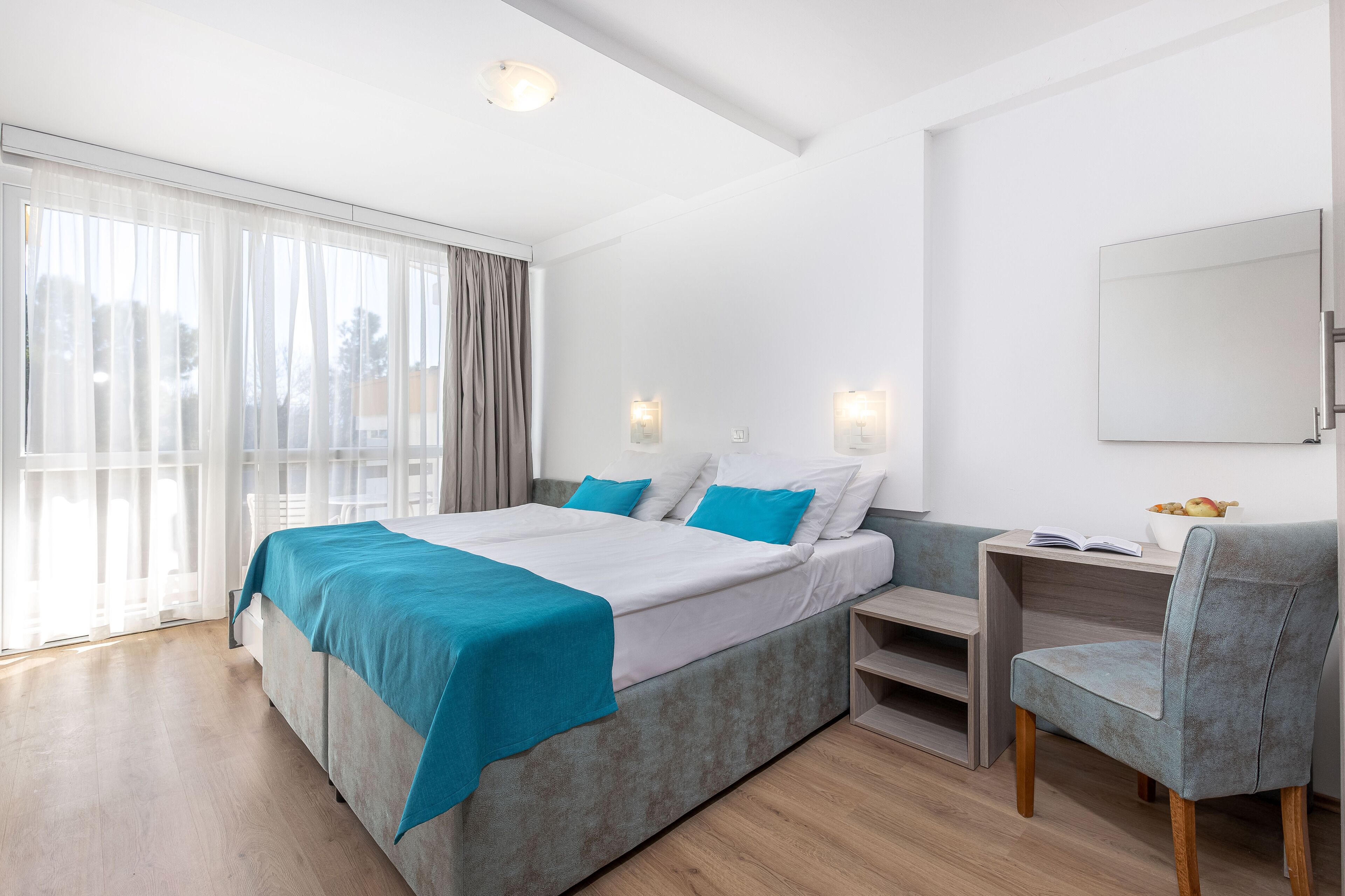 Standard twin room with extra bed | 책상, 무료 유아용 침대, 무료 WiFi, 침대 시트