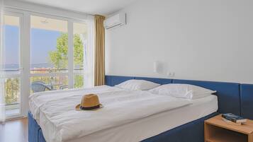 Desk, free cots/infant beds, free WiFi, bed sheets