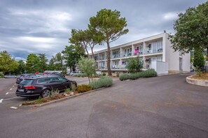 Self parking (EUR 10 per day) - Annex Slaven (Crikvenica)