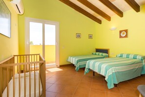 3 chambres, fer et planche à repasser, Wi-Fi gratuit, draps fournis