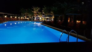2 kolam renang outdoor