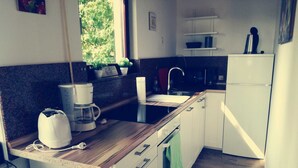 Kaffetrakter/tekoker, kjøleskap, mikrobølgeovn og ovn