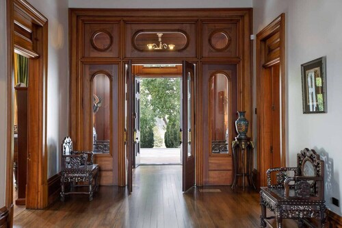 Mt Vernon Villa by MajorDomo