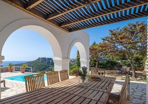 Outdoor dining - Fiora Paradise Villa Resort (kythira)