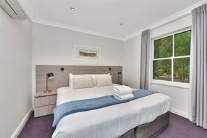 3 chambres, fer et planche à repasser, Wi-Fi, draps fournis