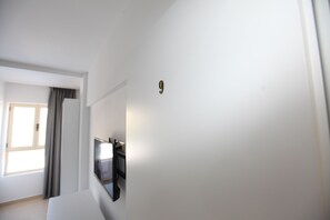 1 bedroom, desk, free WiFi, bed sheets