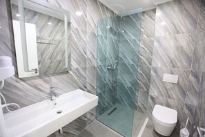 Apartment, 1 Bedroom | Bathroom | Shower, free toiletries, towels - Nika Hotel (Sarandë)