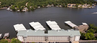 Newport 1 - Impressive 4 Bdrm Lakefront Condo