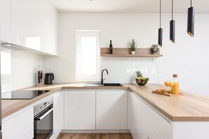 Refrigerador, microondas, horno y lavavajillas