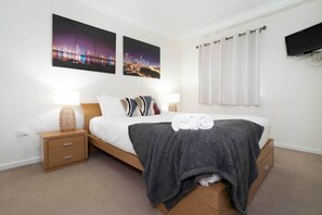 1 bedroom, iron/ironing board, travel cot, free WiFi - 302 Sunny KingsPark Perth CBD 1BR Pool Gym &Parkng (Perth)