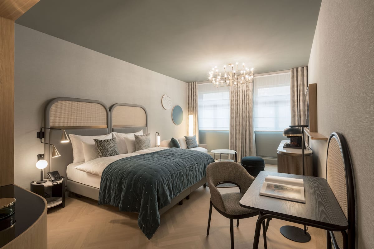 Deluxe kamer | Luxe beddengoed, donzen dekbedden, een gratis minibar