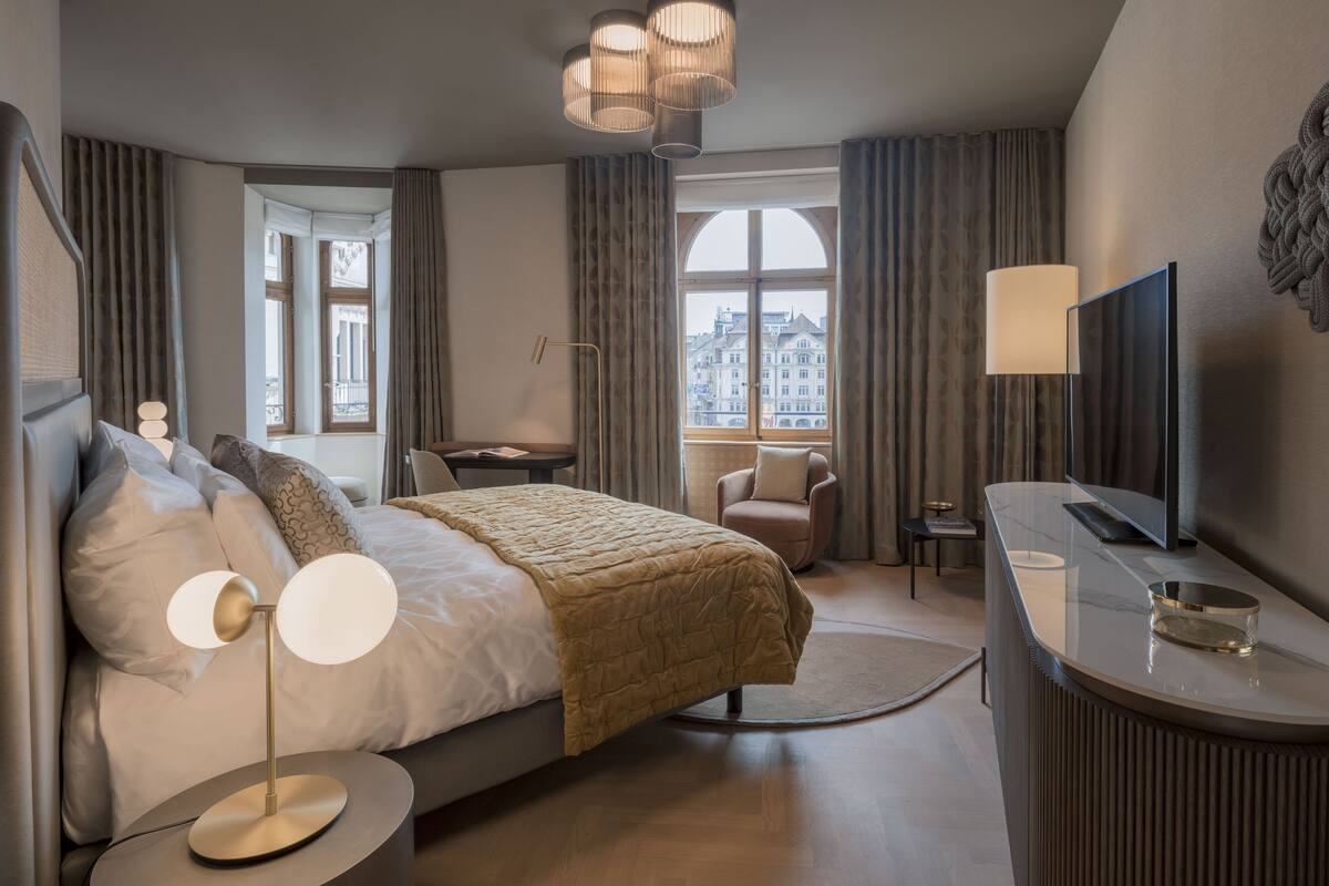 Marktplatz Junior Suite | 高級寢具、羽絨被、免費迷你吧、客房內保險箱