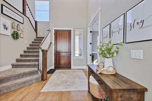 Large Modern 6 Bedroom Farmhouse with Custom Theat