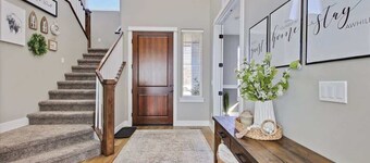 Large Modern 6 Bedroom Farmhouse with Custom Theat