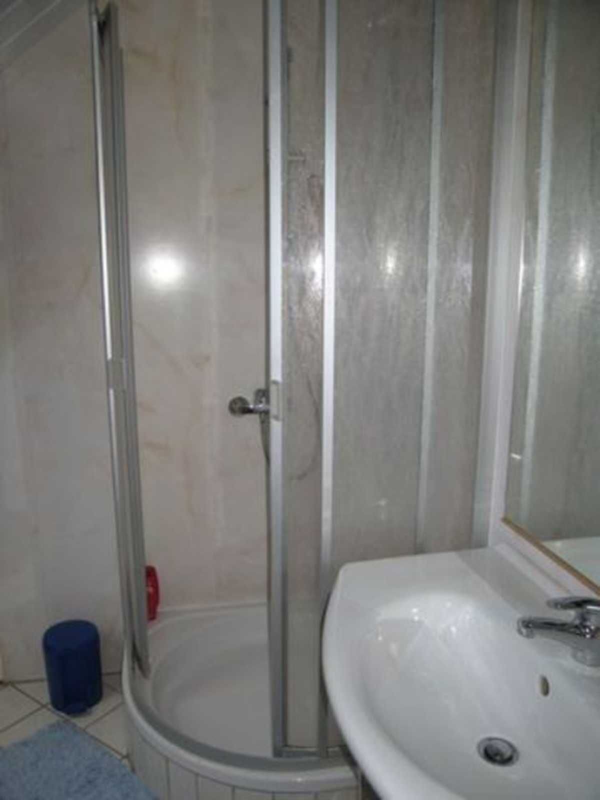 Douche, serviettes fournies