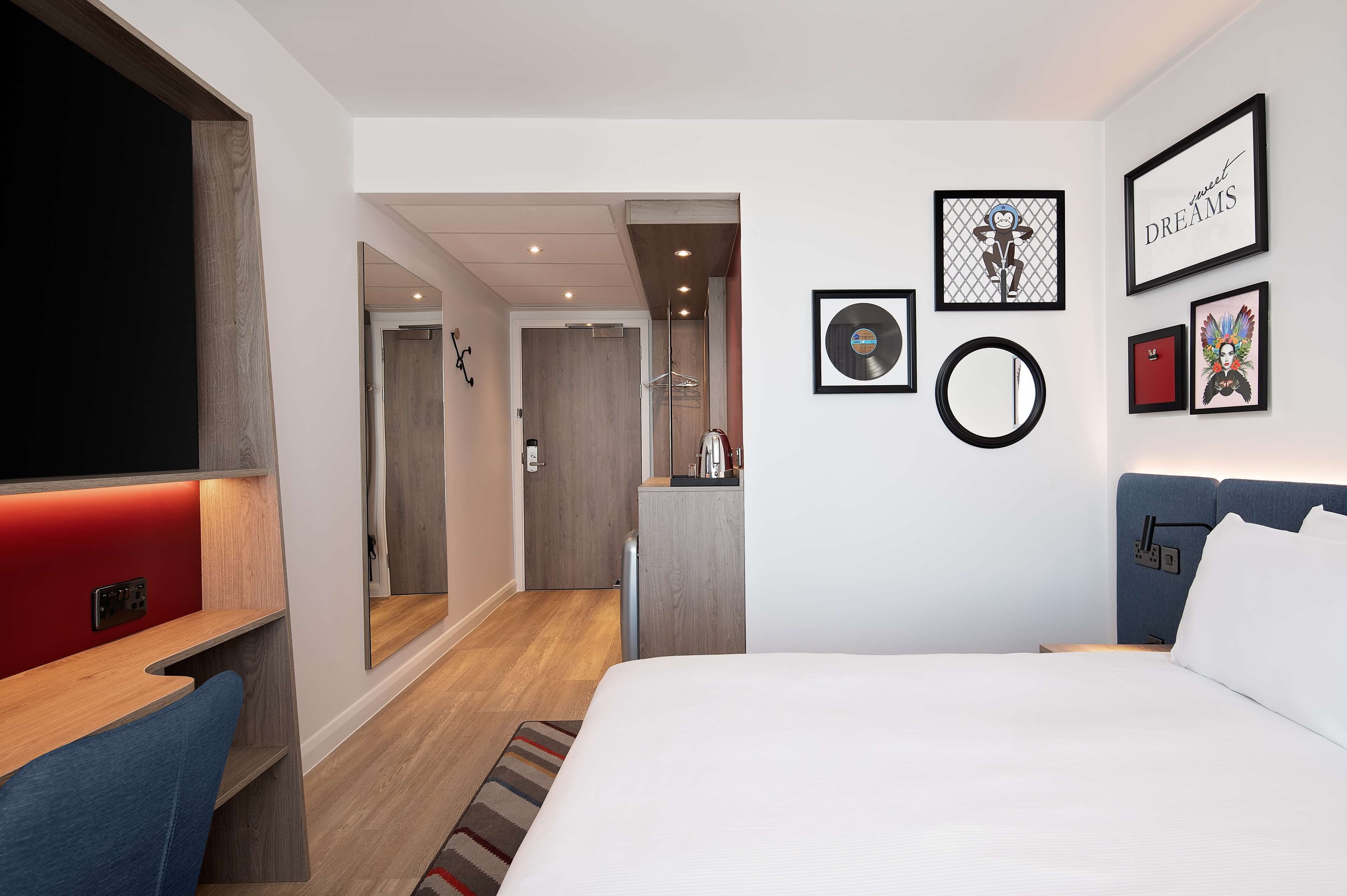 room, 1 king bed | 1 bedroom, in-room safe, desk, laptop workspace