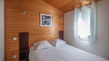 2 bedrooms, bed sheets