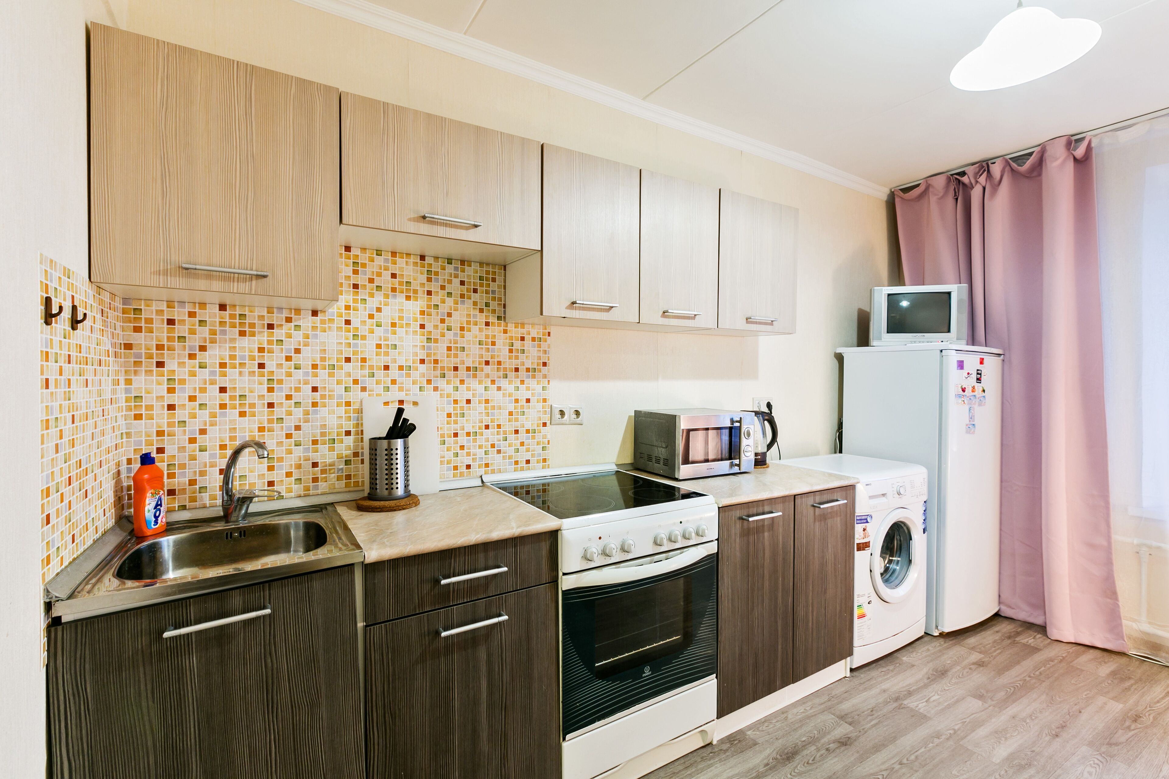 Apartment | Eigene Küche | Großer Kühlschrank, Mikrowelle, Ofen, Herdplatte