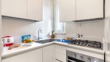 Kühlschrank, Ofen, Herdplatte, Geschirrspüler