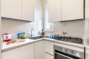 Køleskab, ovn, kogeplade, opvaskemaskine