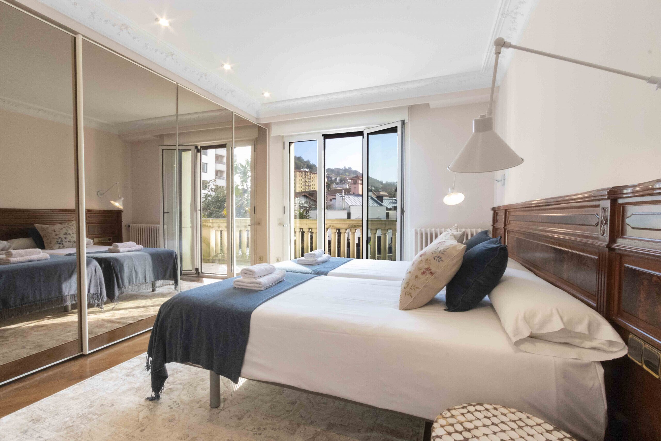 3 slaapkamers, een strijkplank/strijkijzer, gratis wifi, beddengoed