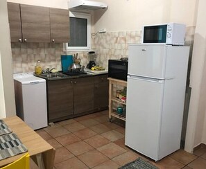 City Apartment | Private kitchen | Fridge, microwave, stovetop, cookware/dishes/utensils - Central, Quiet, Green Oasis near Transport (Athens)