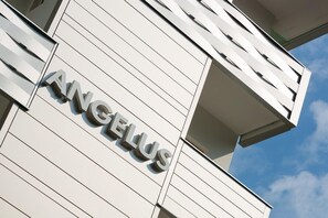 A building with the name 'ANGELUS' prominently displayed on its facade. - Hotel Angelus (Rimini)