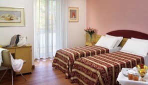 In-room safe, desk, free cribs/infant beds, free WiFi - Hotel Angelus (Rimini)