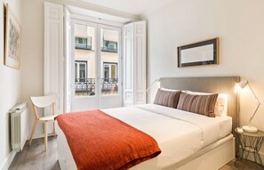 1 slaapkamer, een strijkplank/strijkijzer, gratis wifi, beddengoed