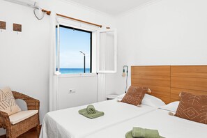 3 bedrooms, iron/ironing board, travel cot, free WiFi - Mercè - House in Biniancolla (Biniancolla)