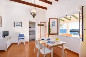 Dining - Sea Breeze-First line of the sea in Cala Torret (San Luis)