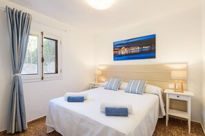 3 chambres, fer et planche à repasser, lit parapluie, Wi-Fi gratuit