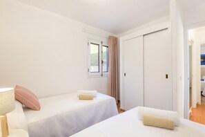 3 chambres, fer et planche à repasser, lit parapluie, Wi-Fi gratuit